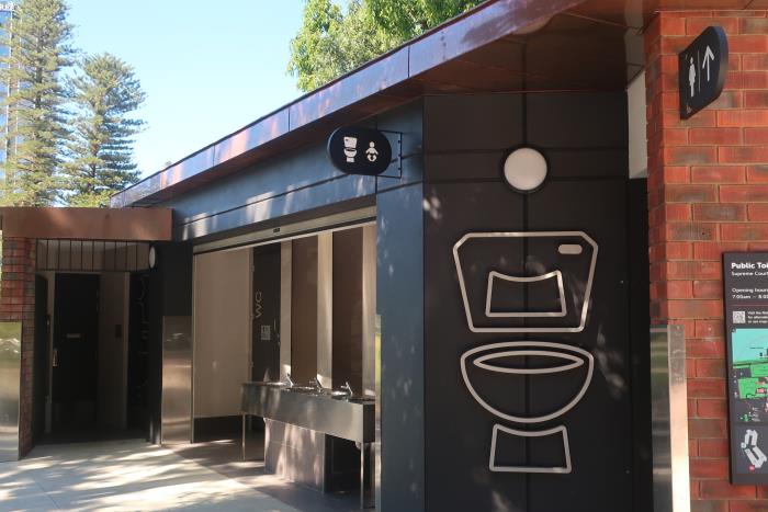 Supreme Court Gardens toilets with new wayfinding