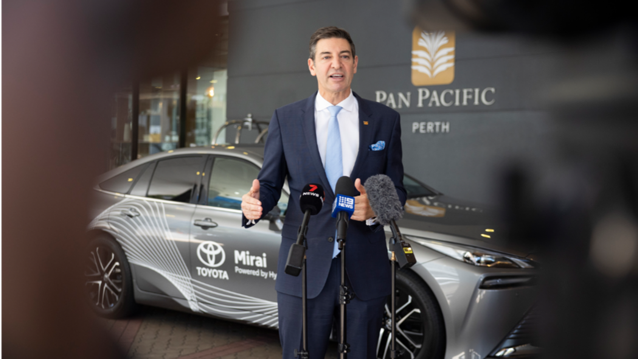 Basil Zempilas speaking at announcement of hydrogen refuelling station