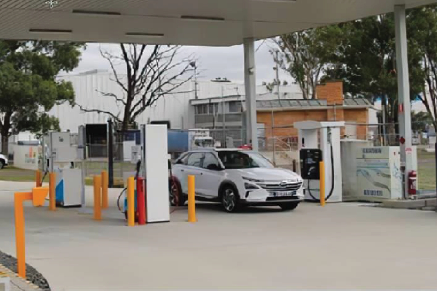 Hydrogen refuelling station
