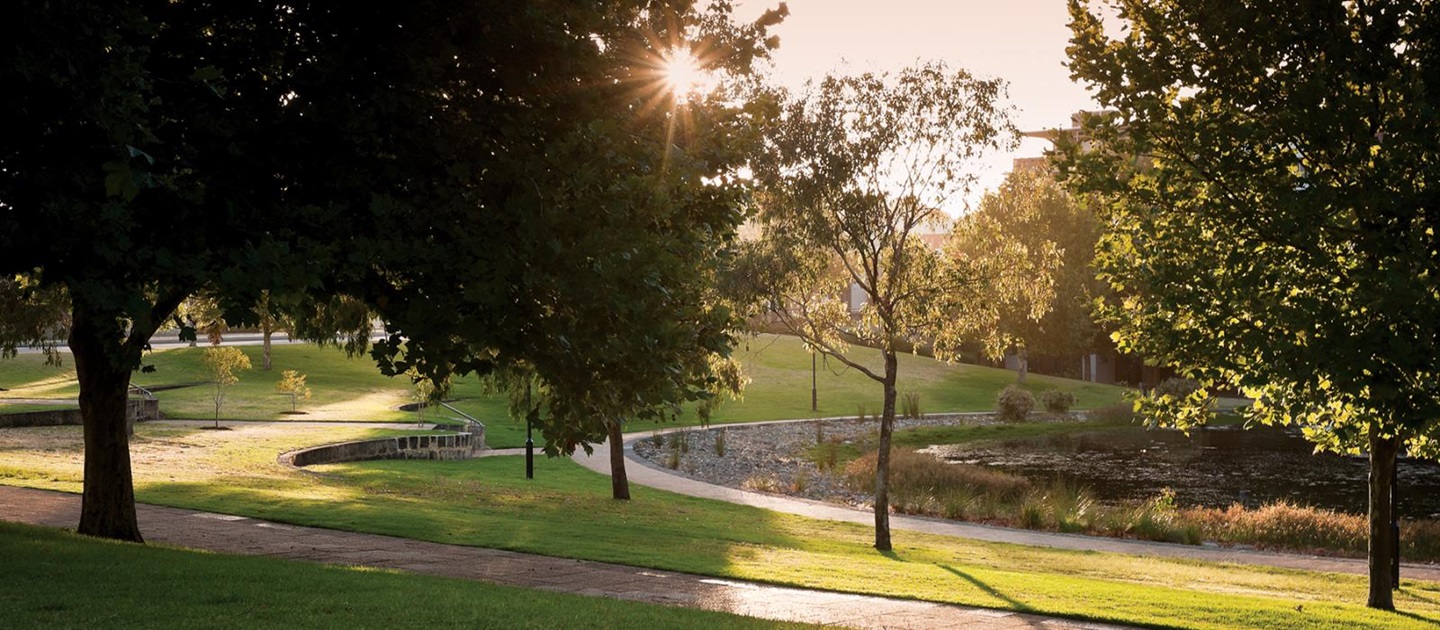 Claisebrook lake at sunset 