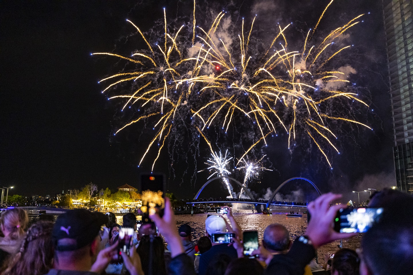 NYE elizabeth quay fireworks 2022